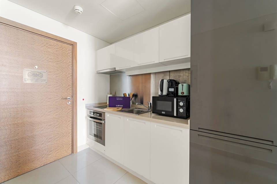 Gallery Studio | Private kitchen | Full-size fridge, microwave, oven, stovetop
