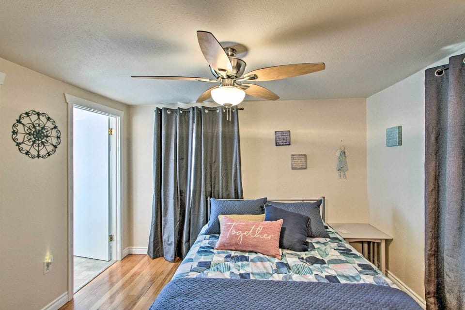 Lovely Tacoma Cottage w/ Fire Pit, Near Dtwn! Cottage in Tacoma