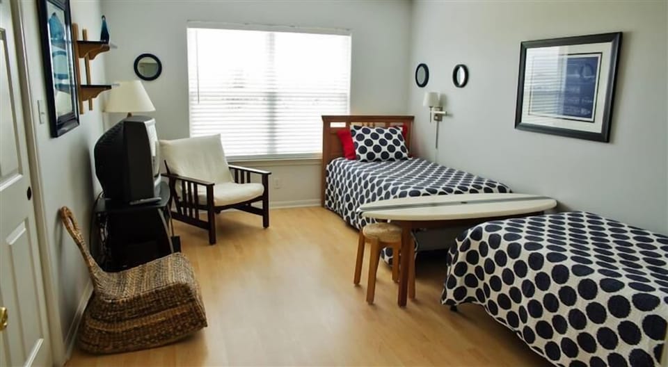 3 bedrooms, bed sheets