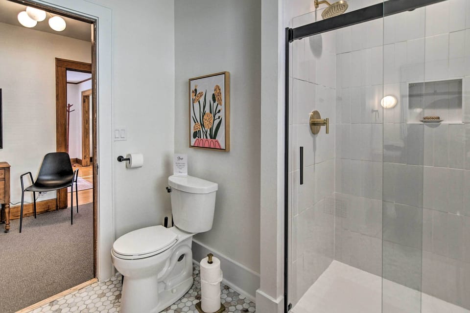 Family-friendly Des Moines Retreat w/ Patio! Cottage in Des Moines