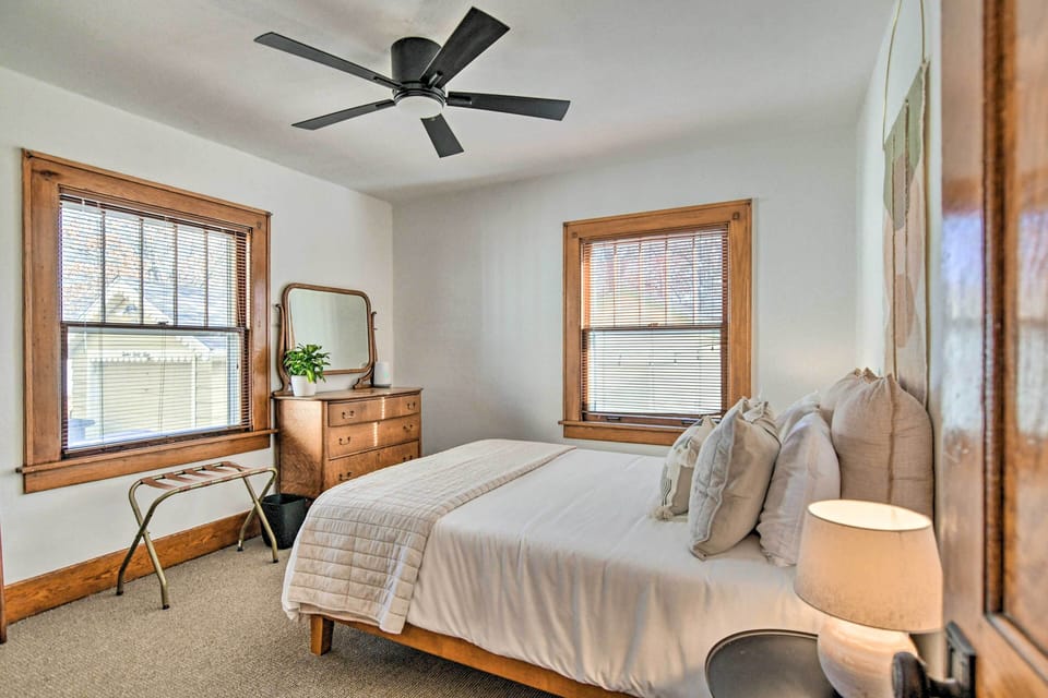 Family-friendly Des Moines Retreat w/ Patio! Cottage in Des Moines