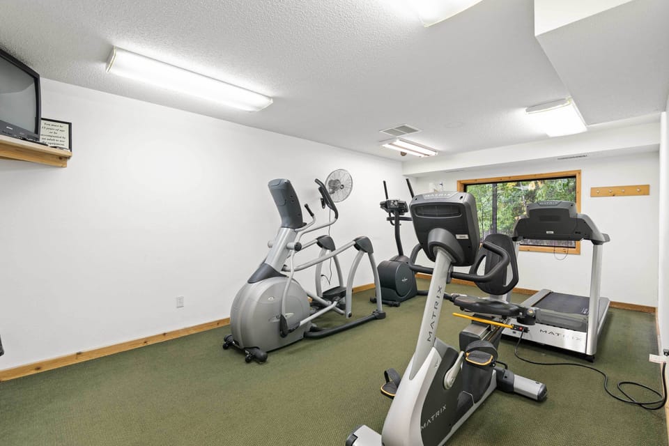Gull Lake All-season Getaway w/ Private Deck Apartment in Lake Shore