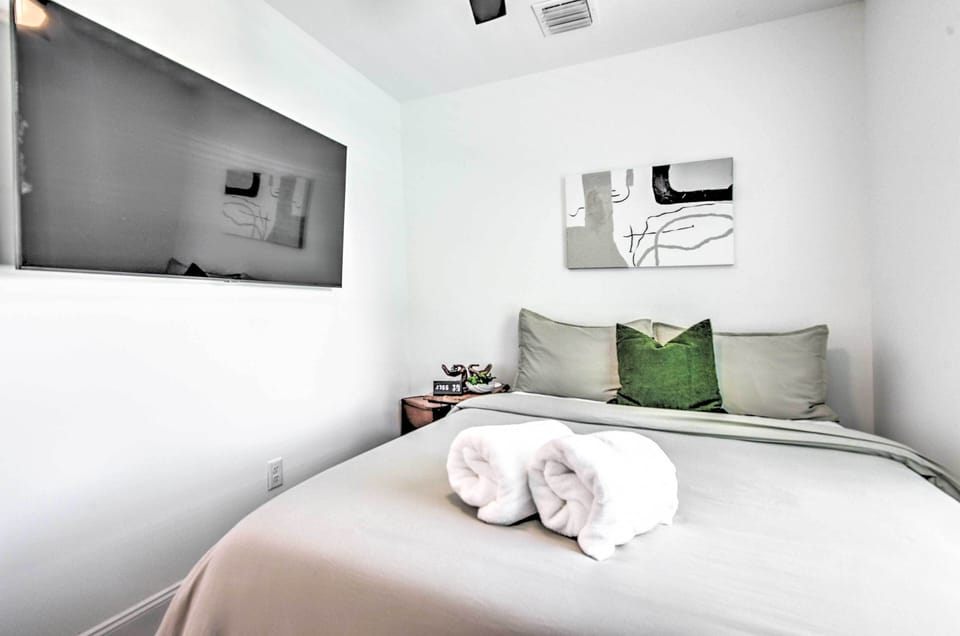 Near Downtown + Ocean: Sarasota Getaway Cottage in Sarasota