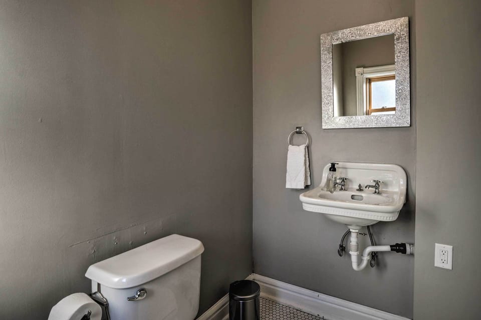 Saint Paul Home in Historic Cathedral Hill Cottage in Saint Paul