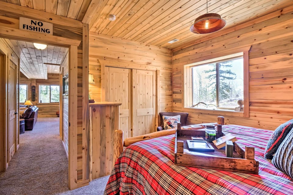 Jefferson Cabin w/ Fire Pit: Near Hiking Trails! Cottage in Park County