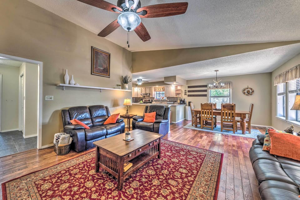 House (5 Bedrooms) | Interior