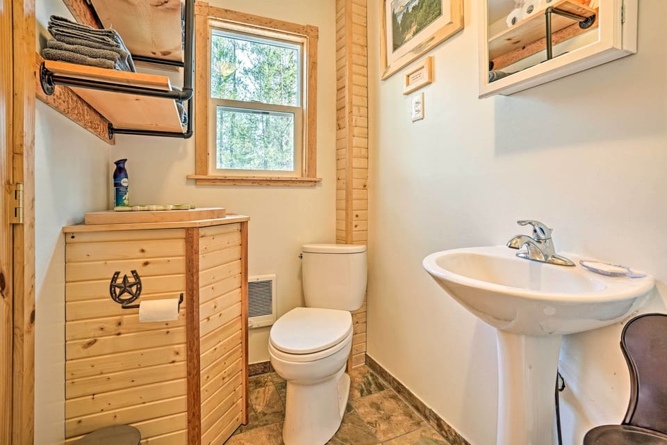 High Lakes Hideaway: La Pine Fishing Cabin! Cottage in Oregon