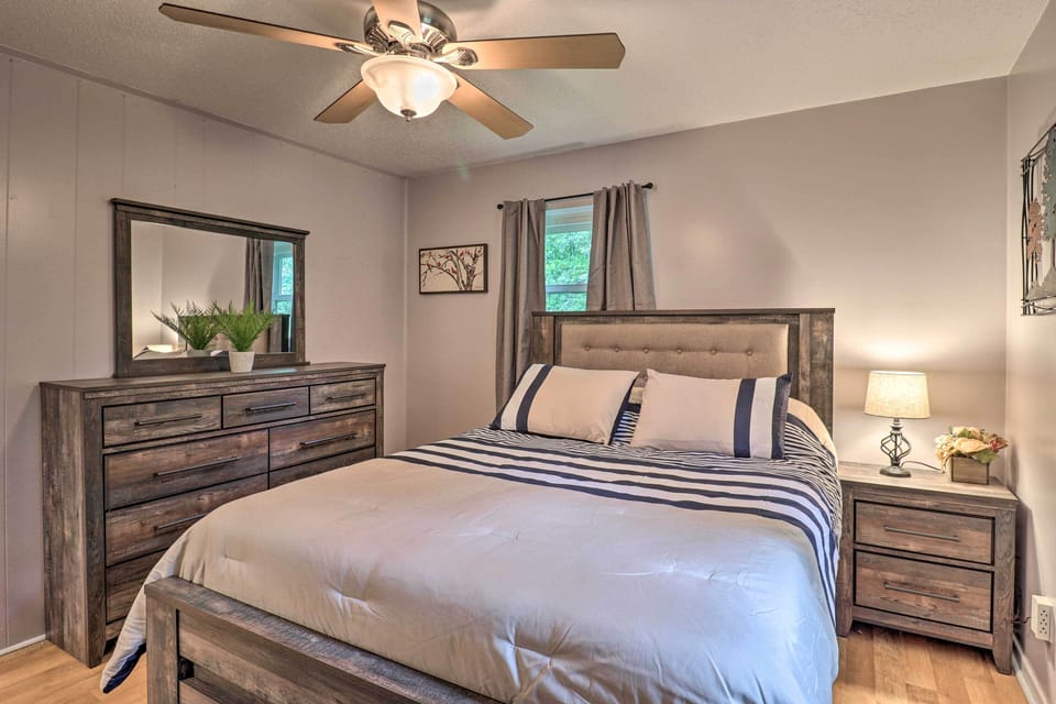 Peaceful Pisgah Forest Cottage w/ Fire Pit! Cottage in North Carolina