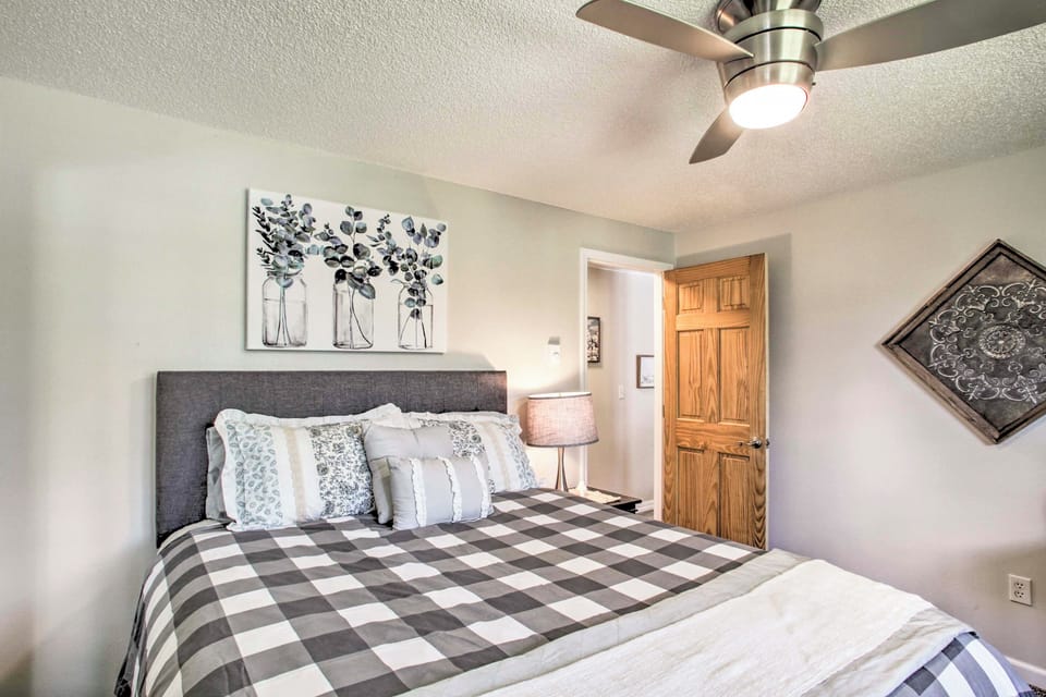 The Overlook Gem: Stunning Views & Serenity Awaits Apartment in Washington