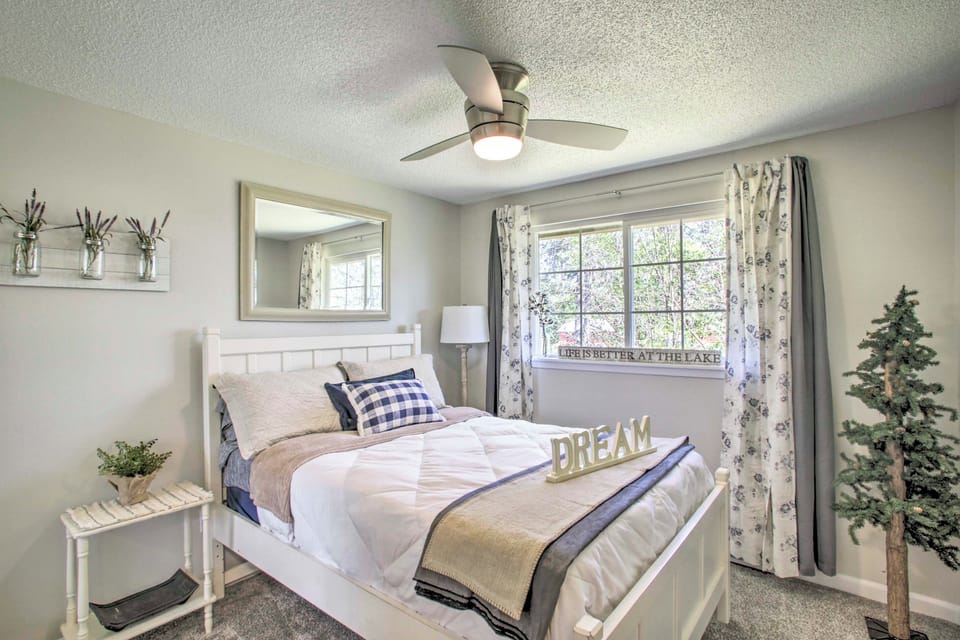 The Overlook Gem: Stunning Views & Serenity Awaits Apartment in Washington