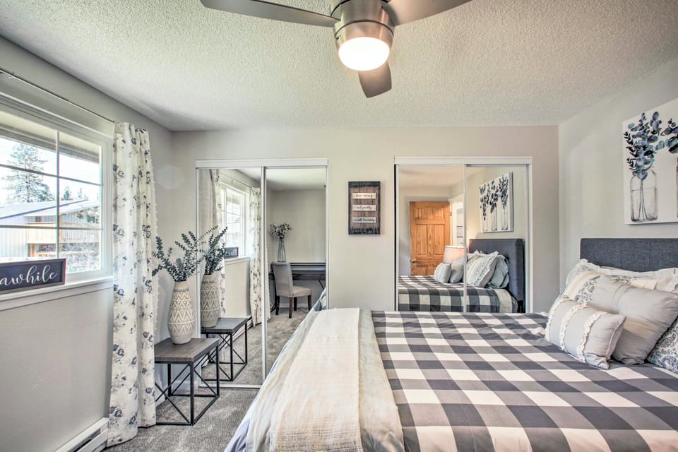 The Overlook Gem: Stunning Views & Serenity Awaits Apartment in Washington