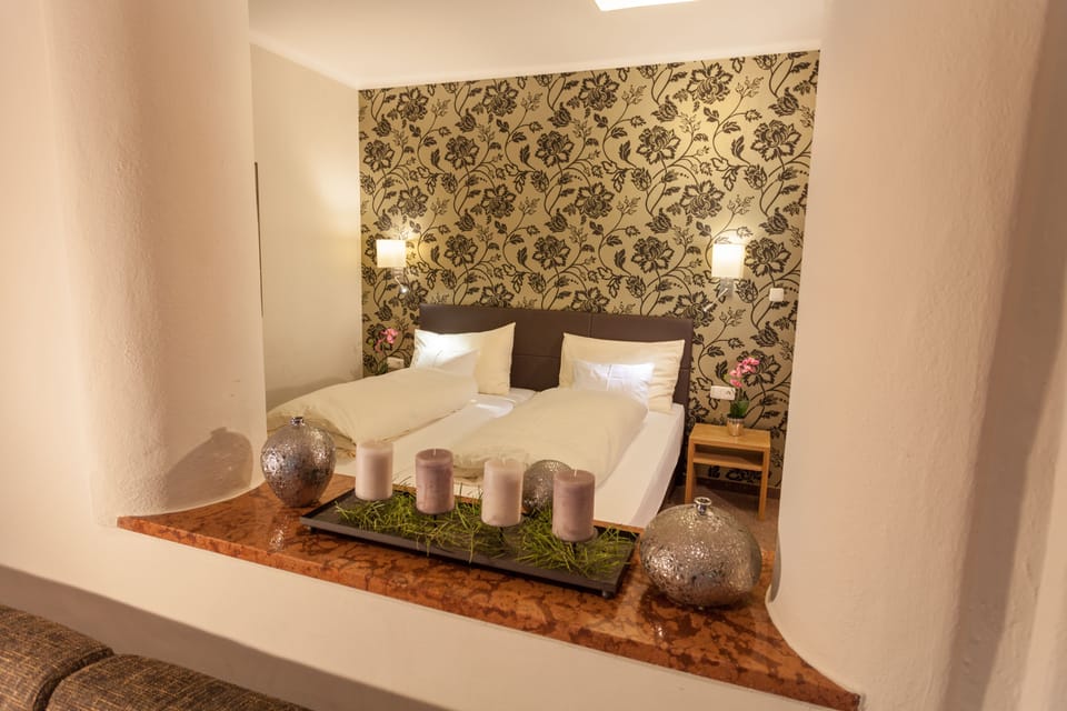 Suite | Individually furnished, desk, free WiFi, bed sheets