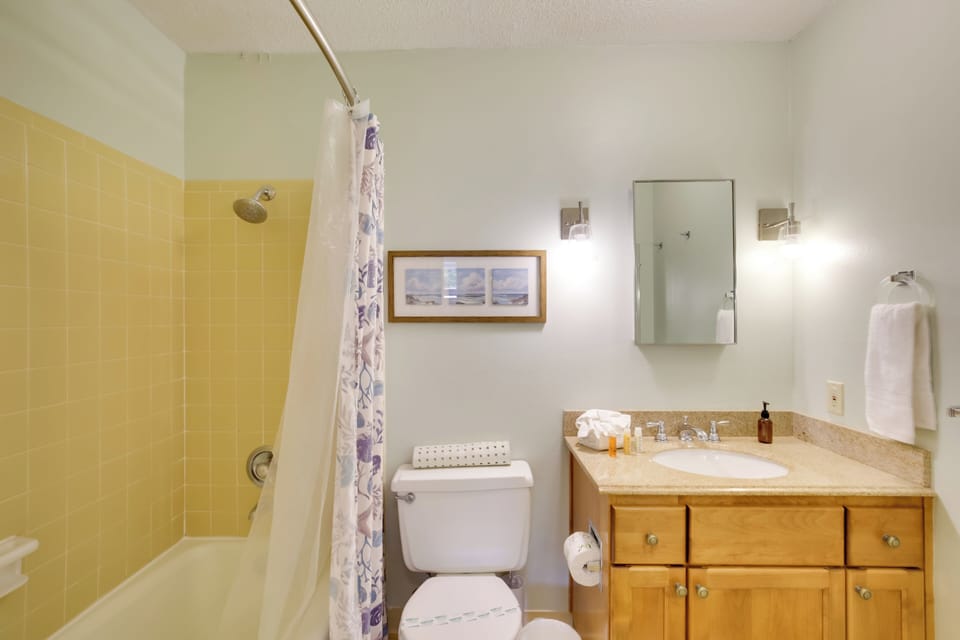 Lincoln City Vacation Rental w/ Pool & Ocean Views Apartment in Lincoln Beach