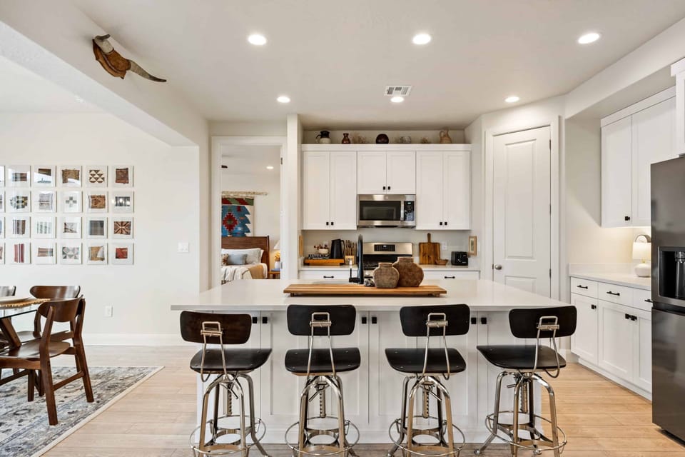 House, 5 Bedrooms | Private kitchen | Fridge, oven, coffee/tea maker, toaster
