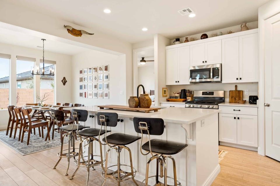 House, 5 Bedrooms | Private kitchen | Fridge, oven, coffee/tea maker, toaster