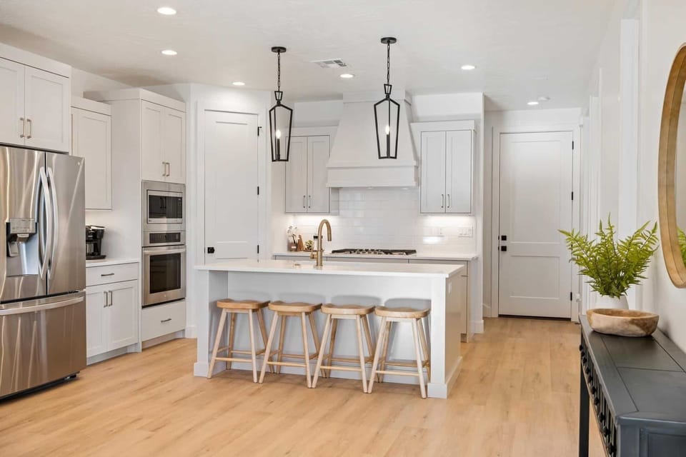 Townhome, 5 Bedrooms | Private kitchen | Fridge, oven, coffee/tea maker, toaster