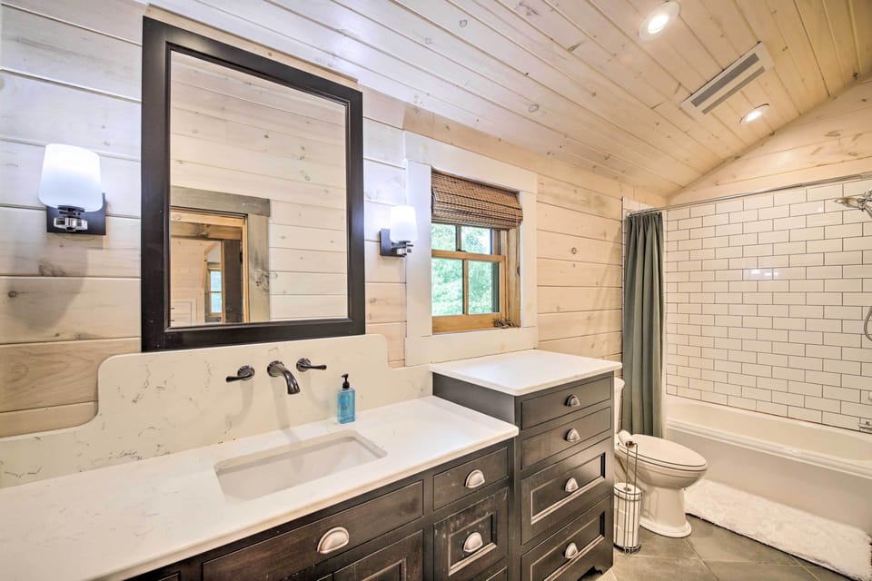 Bloomington Cabin, Mins to Campus/lake Monroe Cottage in Indiana