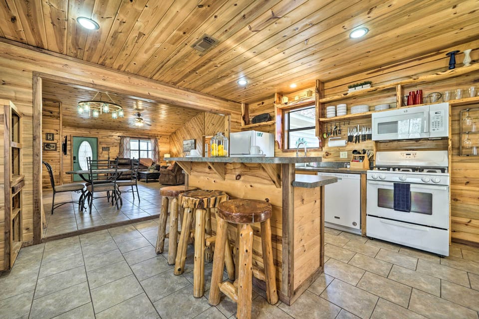 House (3 Bedrooms) | Interior