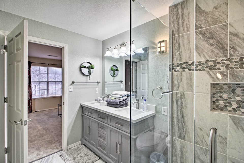 4 Mi to Strip: Cozy Lake-view Retreat in Branson Apartment in Branson