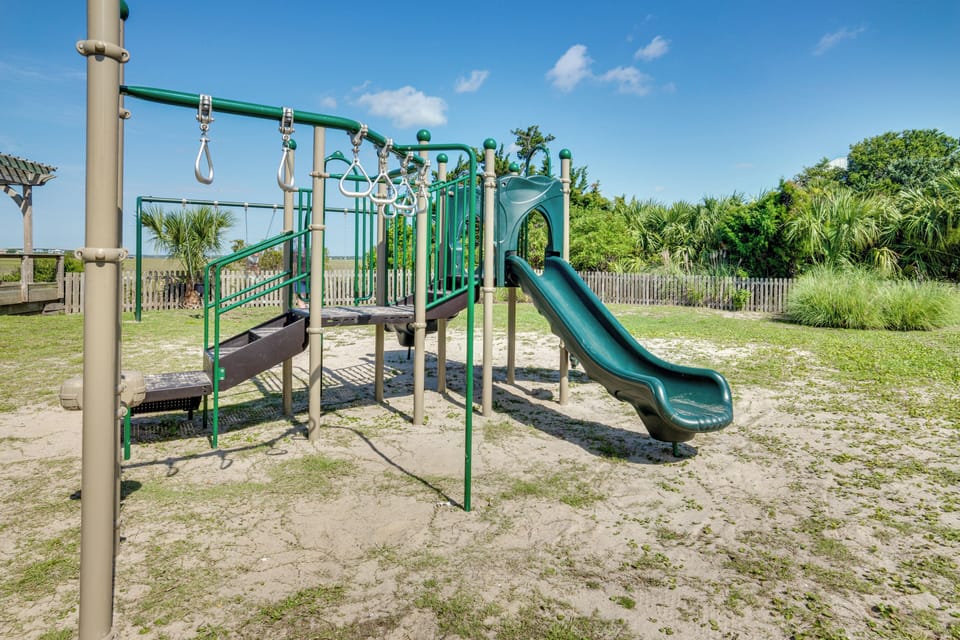 St Helena Island Condo - 1/2 Mi to Beach Apartment in South Carolina