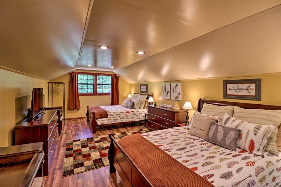 Ouachita River Cabin: Royal Haven w/ Dock! Cottage in Garland County