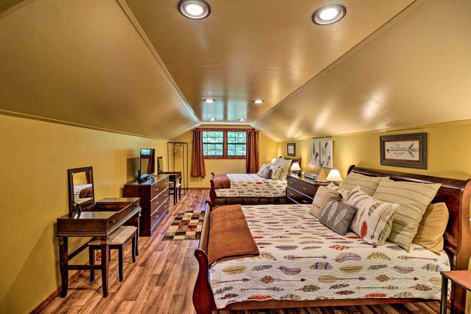 Ouachita River Cabin: Royal Haven w/ Dock! Cottage in Garland County