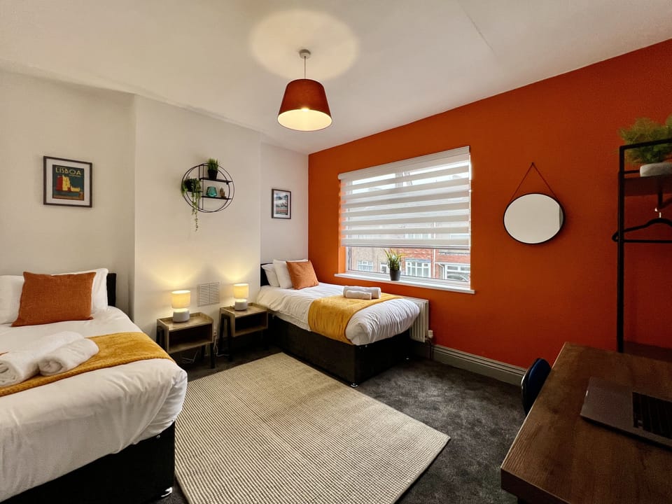 Family Townhome | 3 bedrooms, iron/ironing board, free WiFi