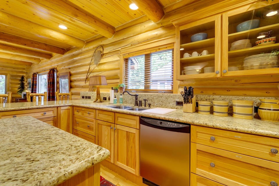 House (4 Bedrooms) | Interior