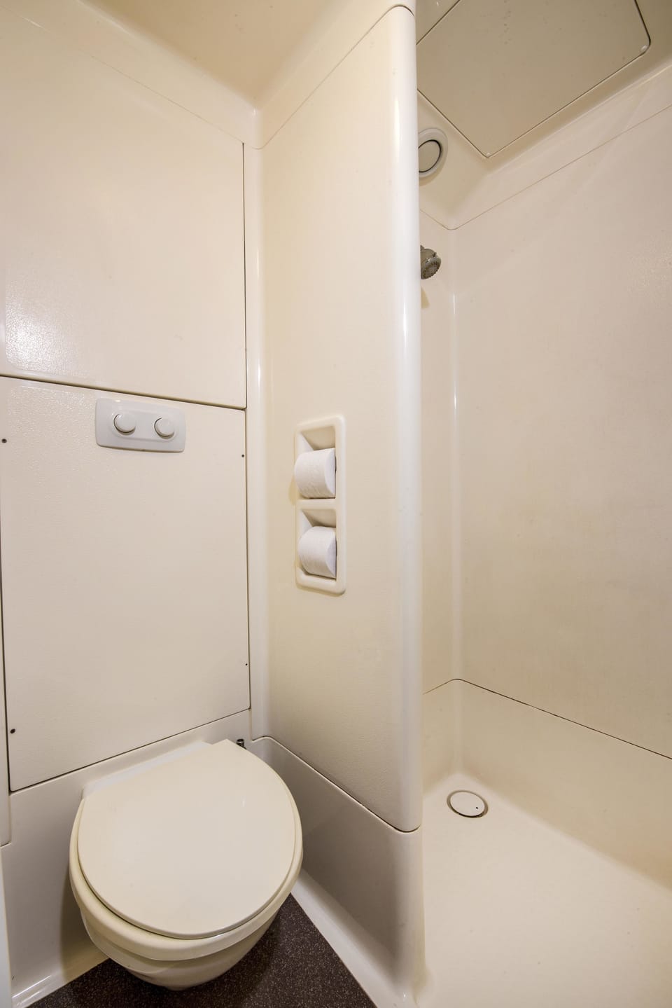 Family Room | Bathroom | Shower, eco-friendly toiletries, hair dryer, towels