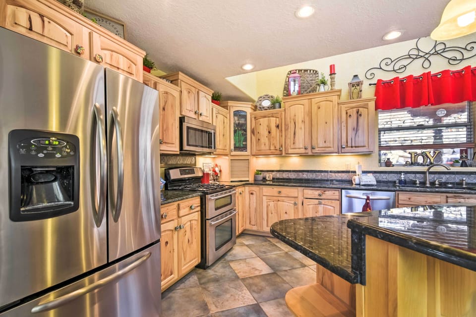 House (5 Bedrooms) | Interior
