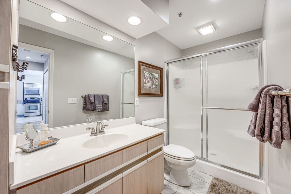 Marina Views & Cozy Sunroom: Condo in Branson! Apartment in Branson