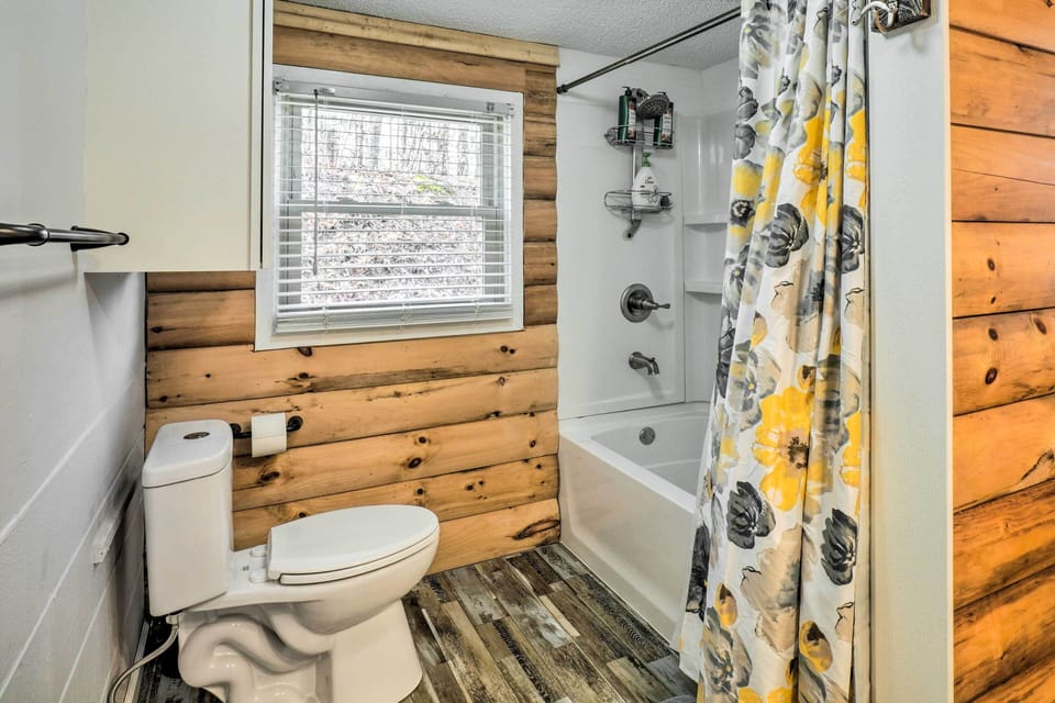 Pigeon Forge Cabin w/ Private Hot Tub & Gas Grill Cottage in Pigeon Forge