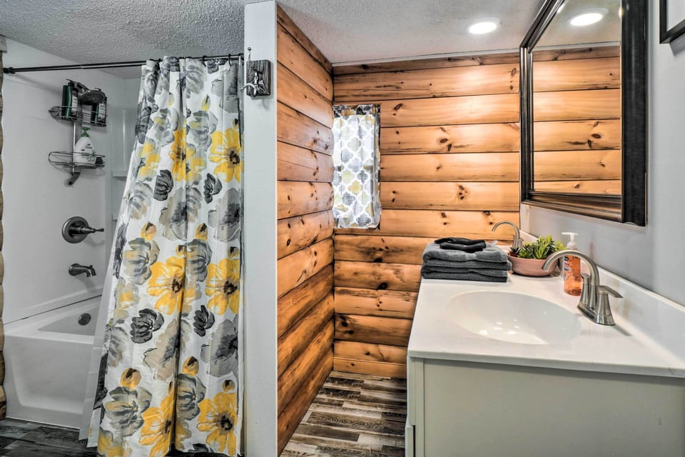 Pigeon Forge Cabin w/ Private Hot Tub & Gas Grill Cottage in Pigeon Forge