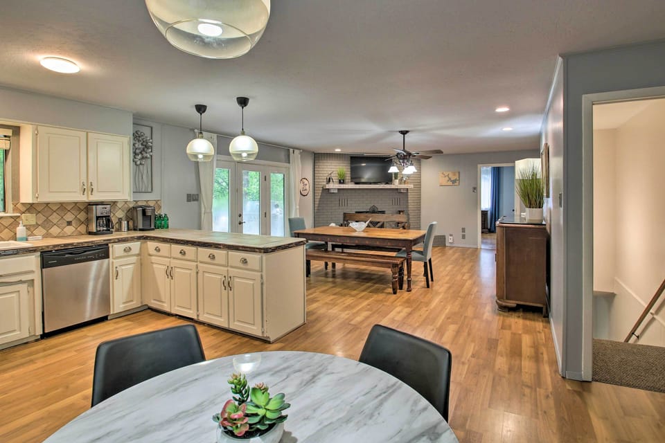 House (4 Bedrooms) | Interior