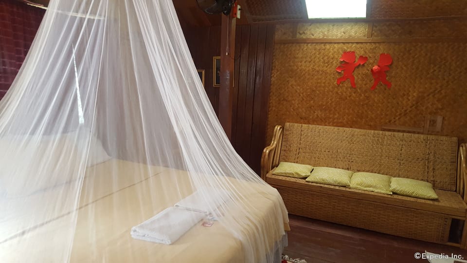 VIP Cottage | In-room safe, iron/ironing board, bed sheets