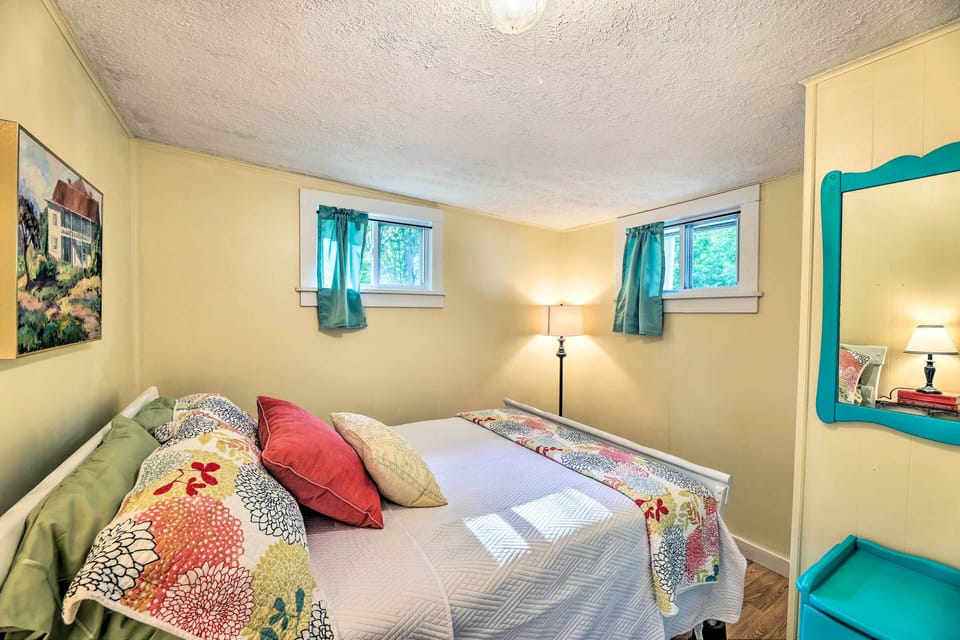 Rustic Hideaway w/ Fire Pit < 1 Mi to River! Cottage in Shenandoah Valley
