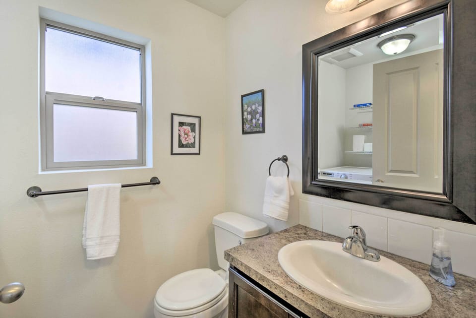 Pet-friendly Poulsbo Abode w/ Mountain Views! Cottage in Poulsbo