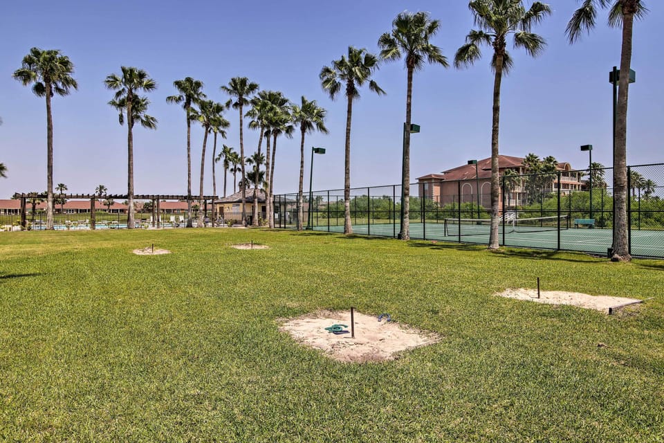 Condo on Golf Course - 10 Mi to South Padre Island Apartment in Laguna Vista