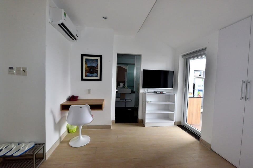 Luxury Studio | Bathroom | Shower, rainfall showerhead, designer toiletries, hair dryer