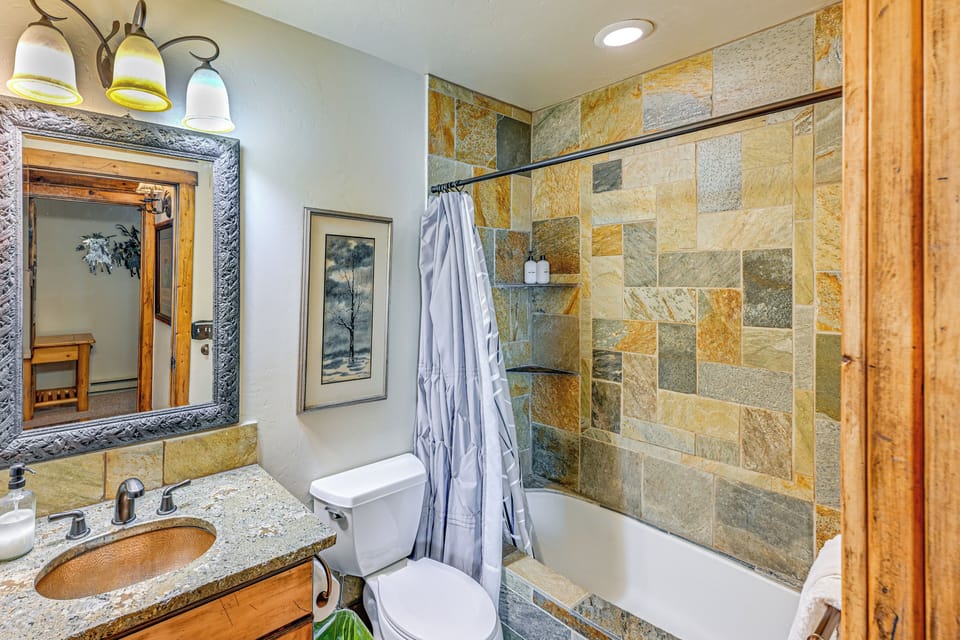 Duplex in Quiet Family Neighborhood 1 Mi to Skiing Apartment in Steamboat Springs