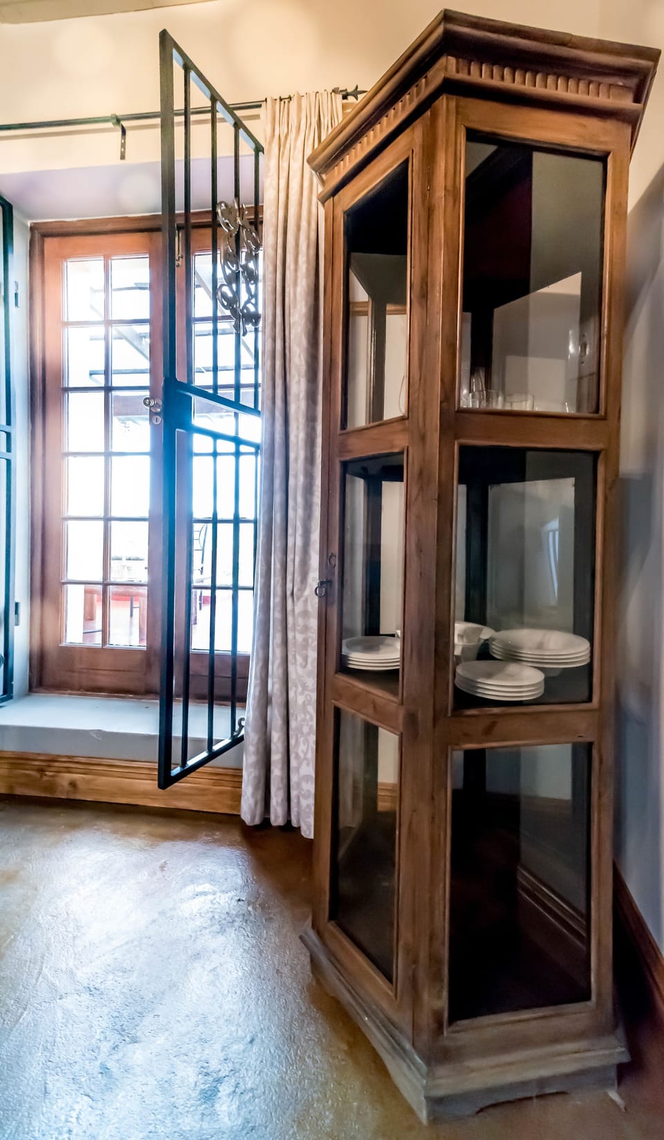 Luxury Apartment | Egyptian cotton sheets, premium bedding, pillowtop beds, in-room safe