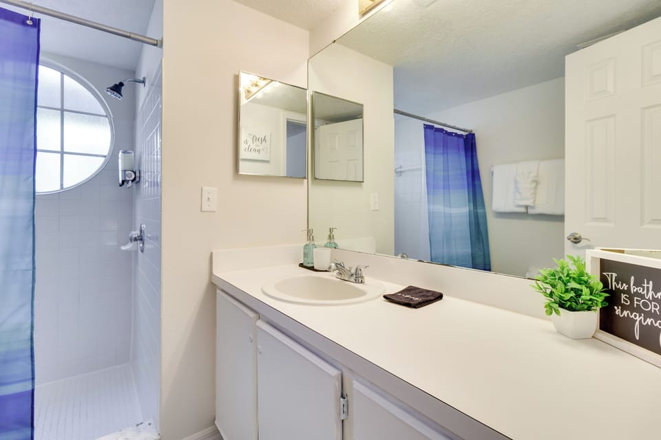 Condo w/ Pool Access & Patio: 8 Mi to Disney! Apartment in Kissimmee