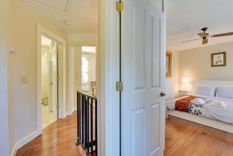 Shop, Dine, Explore Commercial St! Coastal Retreat Apartment in Provincetown