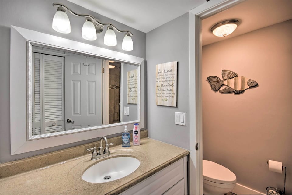 Resort Condo: Golf & Pond View, Walk to Beach Apartment in Miramar Beach