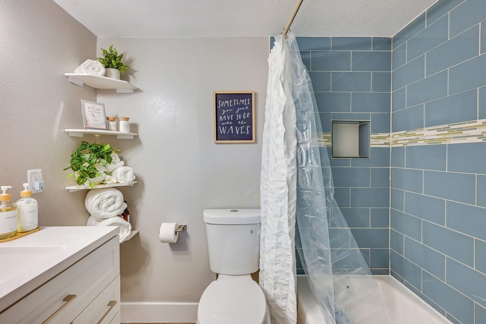 Elegant FL Condo w/ Pool: Walk to Madeira Beach! Apartment in Madeira Beach