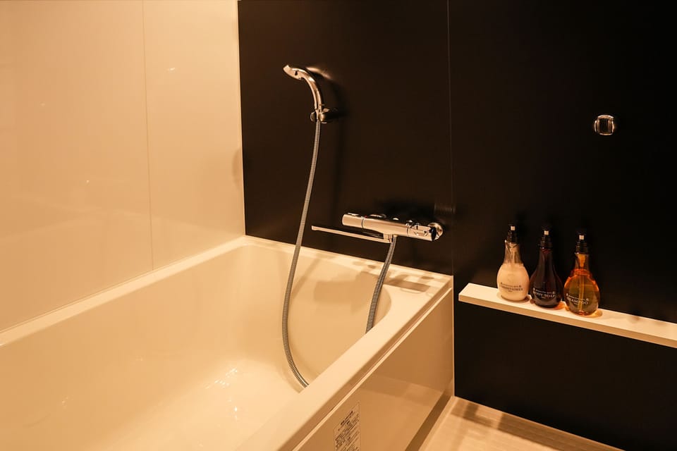 City Studio | Bathroom | Shower, rainfall showerhead, free toiletries, hair dryer