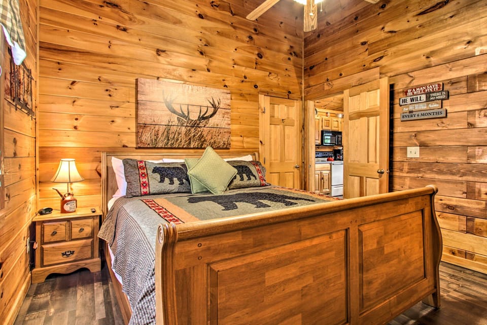 Pigeon Forge Cabin w/ Hot Tub & Mountain Views! Cottage in Pigeon Forge