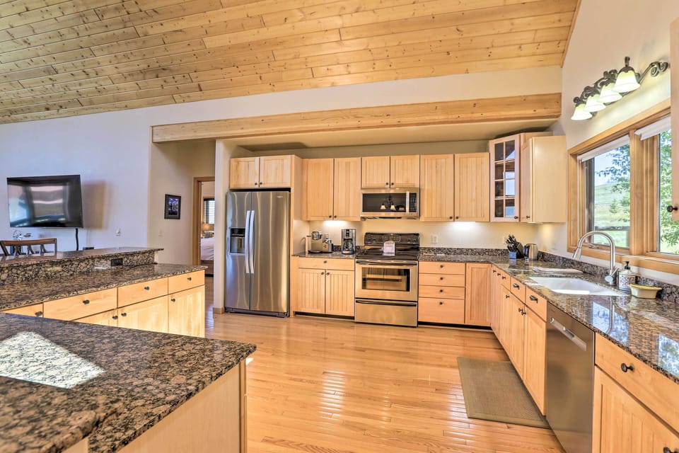 House (5 Bedrooms) | Interior