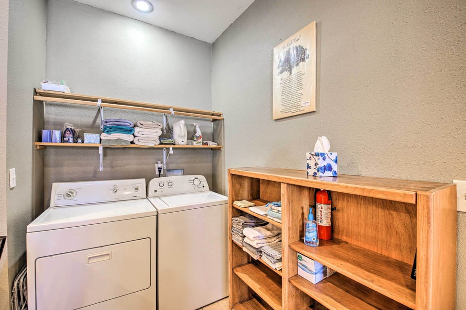 Family-friendly Sagle Vacation Rental w/ Deck Cottage in Idaho