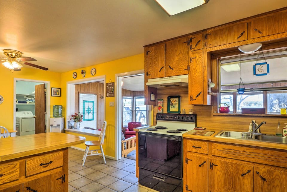 House (3 Bedrooms) | Interior